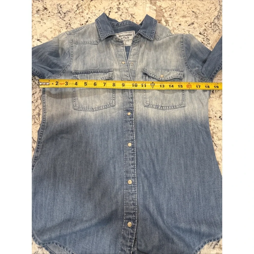 Abercrombie & Fitch Two Tone Denim Chambray western snap down shirt Sz S Cowgirl